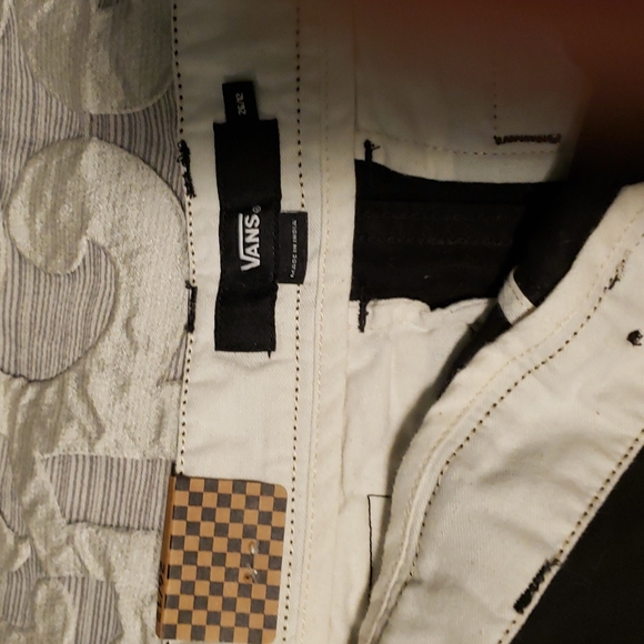 Brand new boys Vans shorts - Picture 2 of 4